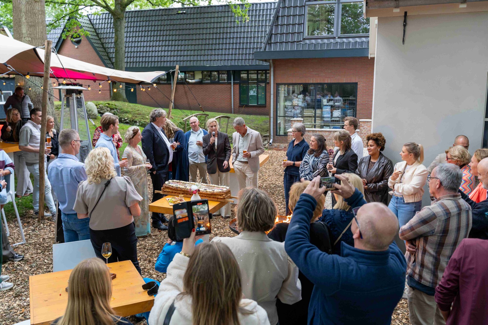 Witte huisje heropend: intrekkersmoal met verrassing in de muur